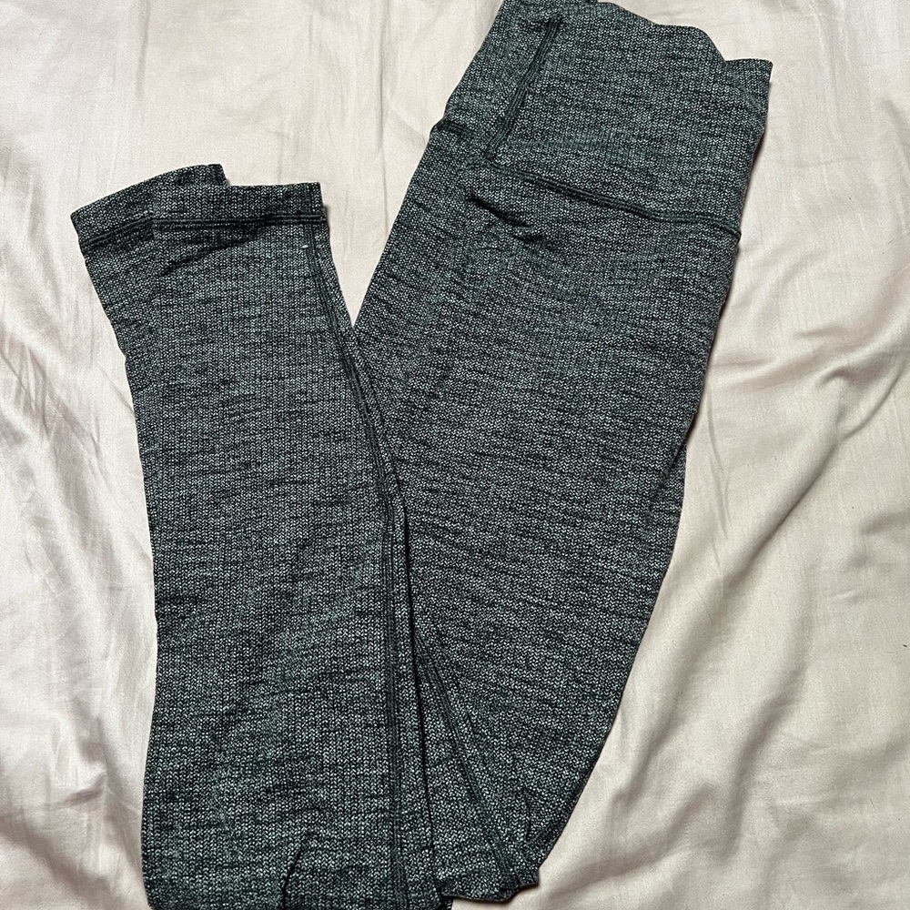 EXCELLENT condition lululemon Wunder under size 8
